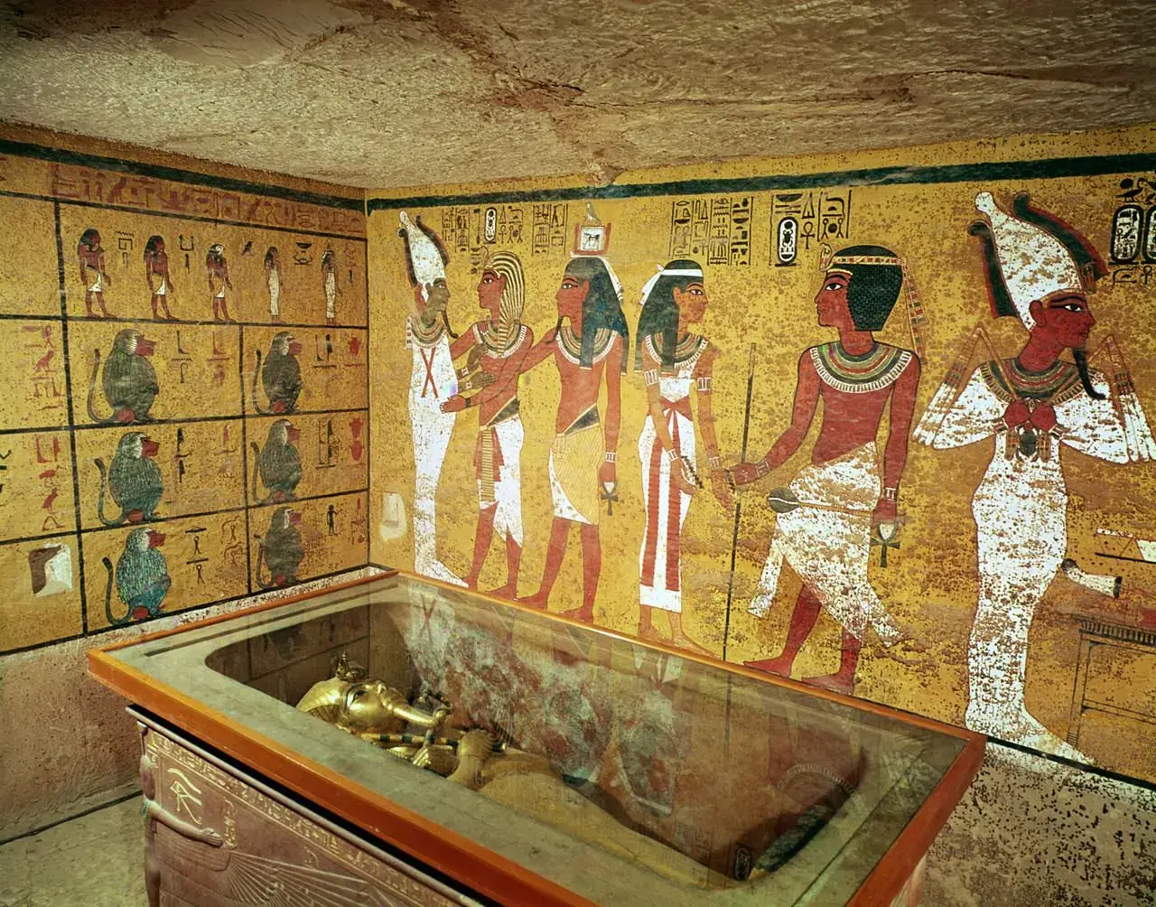 The-burial-chamber-in-the-Tomb-of-Tutankhamun.webp