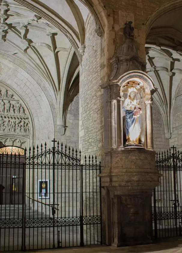 hornacina-virgen-blanca-vitoria.webp